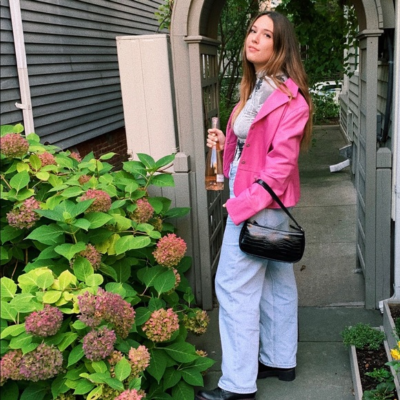 Meet your Posher, Hannah - Picture 1 of 5